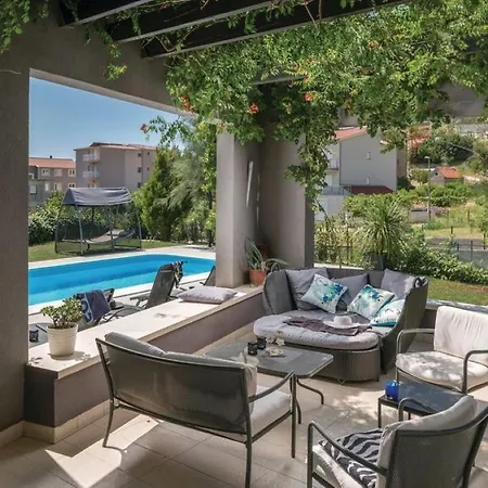 Beganovic With Private Heated Pool *